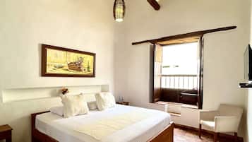Design Double Room, 1 King Bed, Mobility Accessible, Ensuite | Premium bedding, down comforters, pillowtop beds, individually decorated