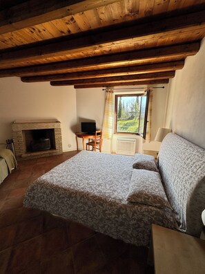 2 bedrooms, desk, iron/ironing board, travel cot