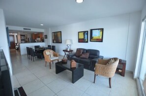 Living area - Costa Veleros Apartments (Mazatlán)