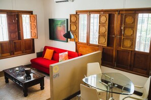 meson del capitan 2 | Living area | 50-inch plasma TV with digital channels, TV - Meson del Capitan Apartments (Mazatlán)