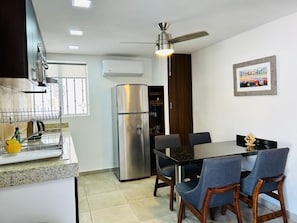 meson del capitan 99 | Private kitchen | Full-sized fridge, cookware/dishes/utensils, cleaning supplies - Meson del Capitan Apartments (Mazatlán)