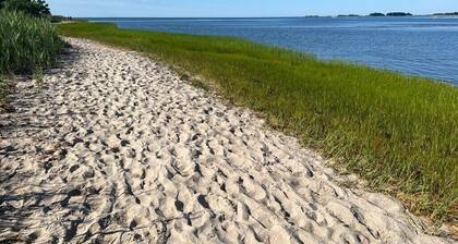 Large Charming Historic House close to Beaches