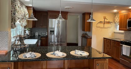 Large Charming Historic House close to Beaches