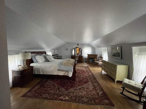 6 bedrooms, in-room safe, WiFi, bed sheets