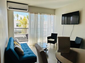 家庭公寓式客房 | 起居区 | 50-英寸等离子电视 （配备数码频道）、电视