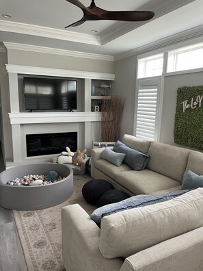 Smart-TV, peis, videospill og DVD-spiller