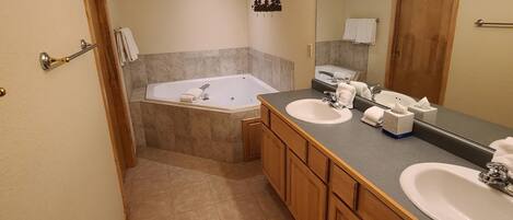 Een douche, handdoeken