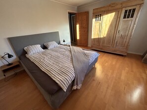 4 bedrooms, desk, iron/ironing board, free WiFi - Pure relaxation in the archipelago - house with sauna, close to the Baltic Sea & boat (Kalmar län)