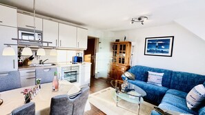 Fridge, microwave, oven, stovetop - Beautiful modern apartment in a sought-after location in Norddeich! (Norden)