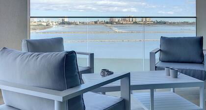 Amplio balcón con vista al mar, wifi, estacionamiento y piscina