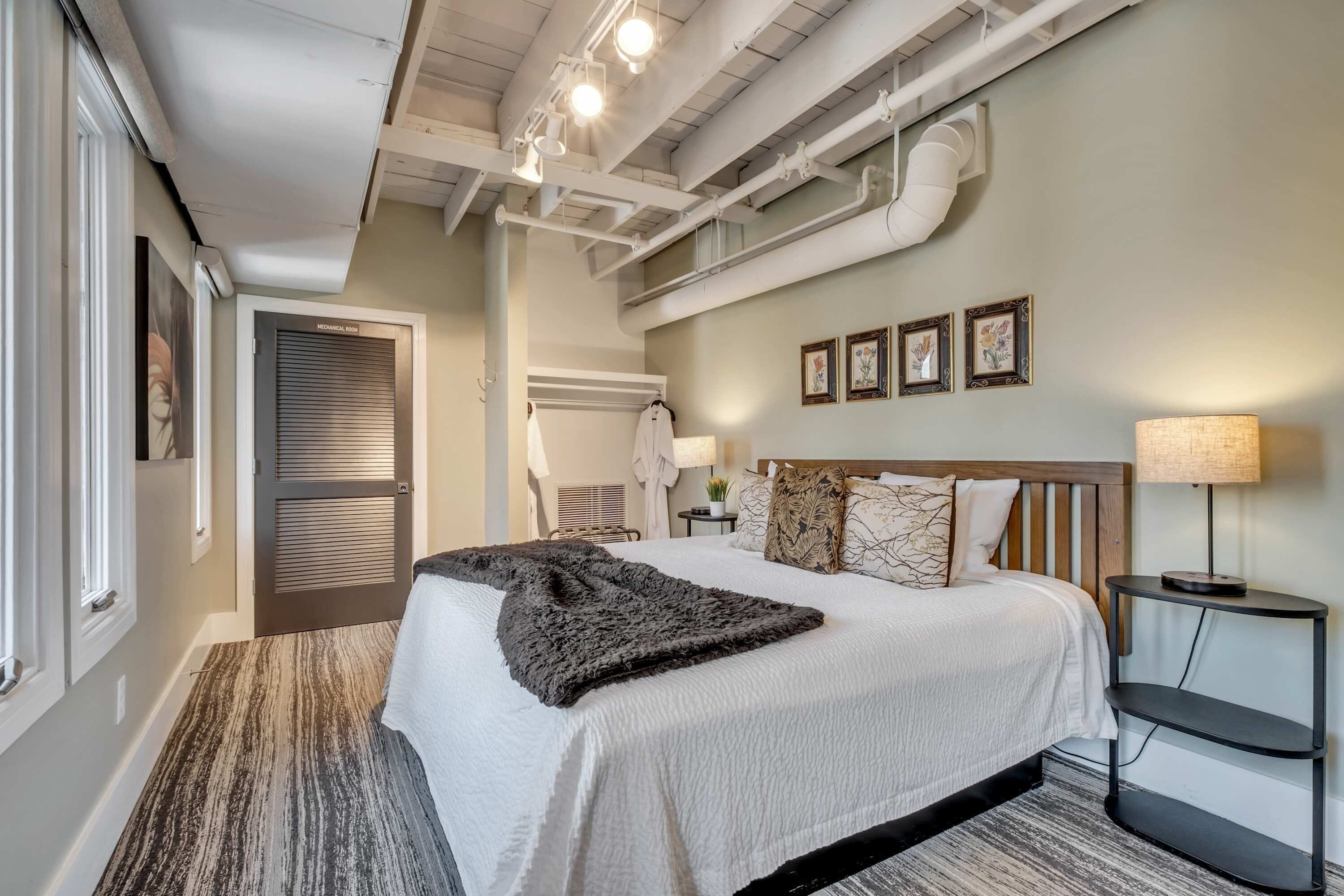 6 Schlafzimmer, Schreibtisch, Bügeleisen/Bügelbrett, WLAN