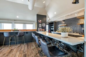Dining - Skyline Penthouse 6BR/4,400 sq ft Walk to Broadway (Nashville)