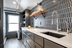 Fridge, microwave, oven, stovetop - Skyline Penthouse 6BR/4,400 sq ft Walk to Broadway (Nashville)