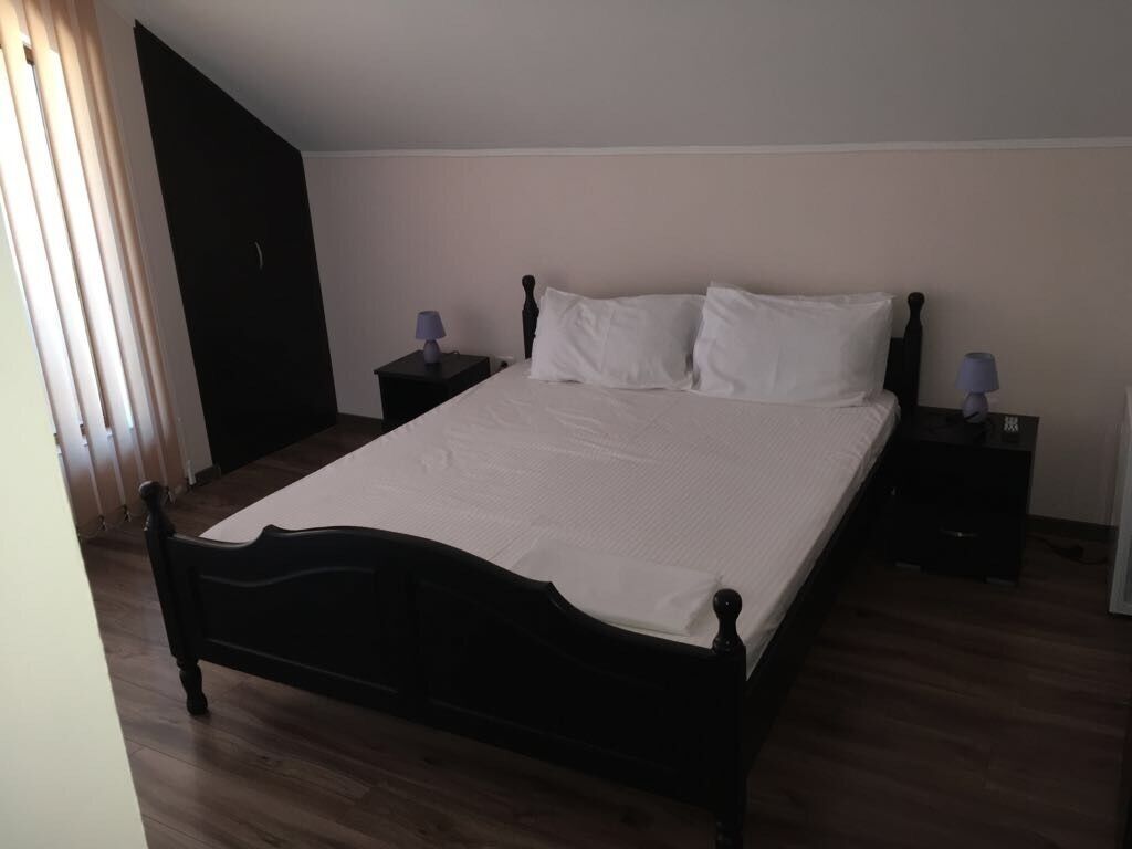 高级双床房 | 免费 WiFi、床单