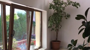 A staircase with marble steps, a potted plant, and a fire extinguisher. - Step Inn (Alba Iulia)