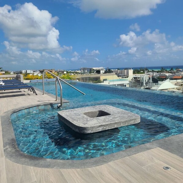 Infinity-Pool