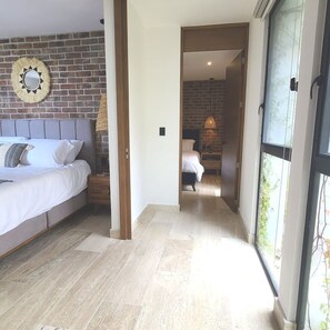 2 bedrooms, desk, iron/ironing board, WiFi