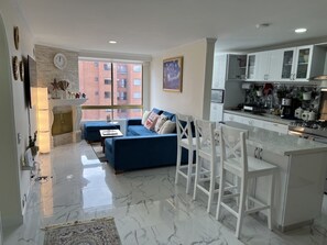 Private kitchen - Cozi Apartment with Great View in Colina Campestre (Bogotá)