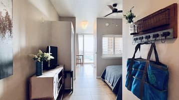 1 habitación, tabla de planchar con plancha, cuna de viaje y wifi