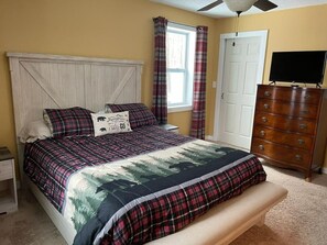 3 bedrooms, desk, travel cot, WiFi