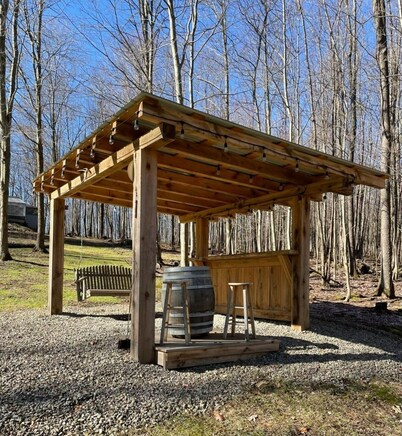Rustic Hogback Hideaway : Fire Pit : Grill