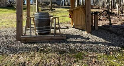 Rustic Hogback Hideaway : Fire Pit : Grill