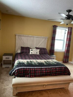 3 bedrooms, desk, travel crib, WiFi