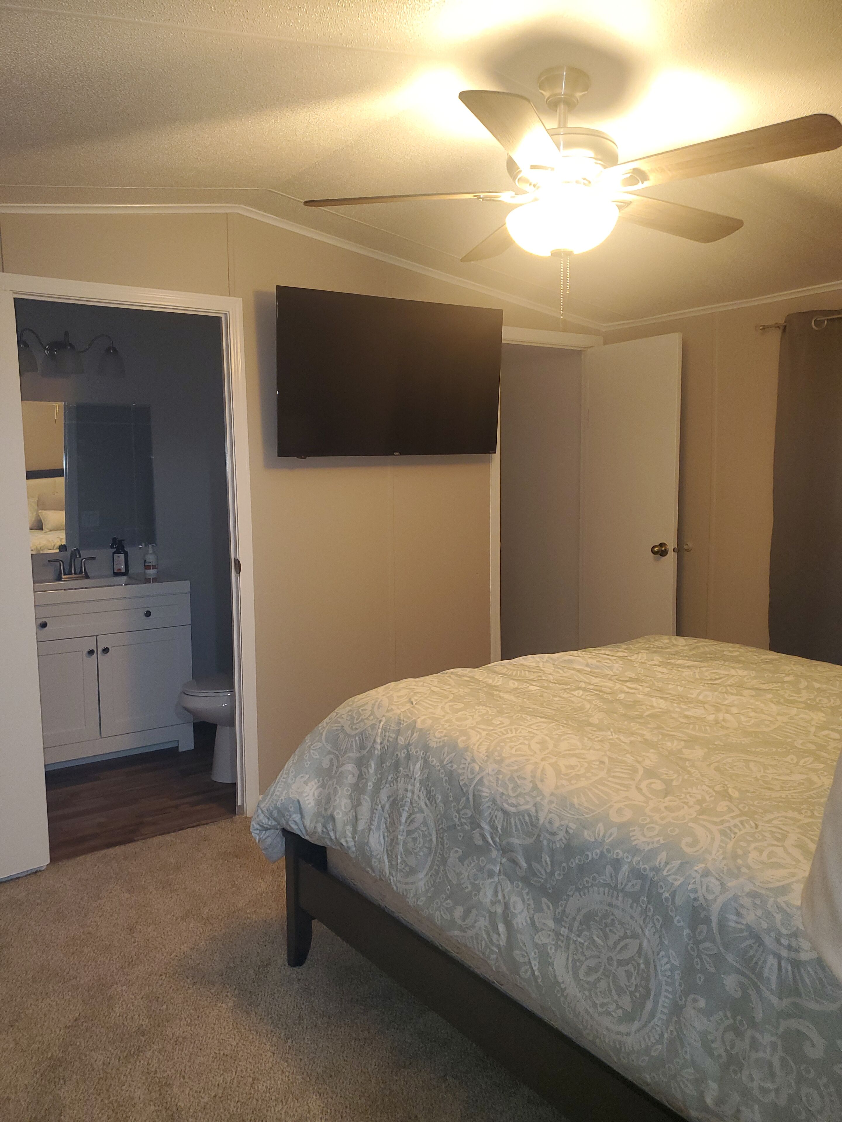 2 bedrooms, iron/ironing board, free WiFi, bed sheets