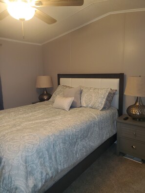 2 bedrooms, iron/ironing board, free WiFi, bed sheets - Cozy stay in a quiet area. (Jacksonville)