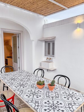 Outdoor dining