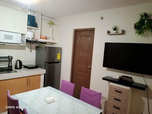 Fridge, microwave, oven, stovetop - 2BR condo in Cebu city with a golf course view! (Cebu City)