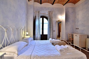 4 Schlafzimmer, Bügeleisen/Bügelbrett, Reisekinderbett, kostenloses WLAN