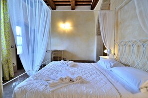 4 bedrooms, iron/ironing board, travel cot, free WiFi