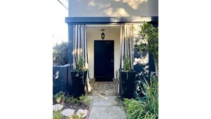 Exterior detail - Steps to the Sand! Venice Beach Apartment (Marina del Rey)