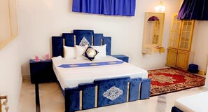 Habitación estándar doble | Tabla de planchar con plancha, wifi gratis, ropa de cama