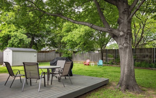 Pet Friendly, Modern Smart Home close to Airports & Stadiums