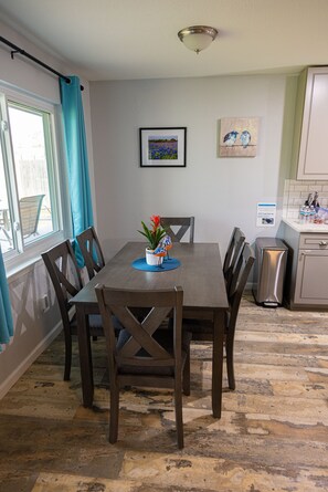 Dining - Pet Friendly, Modern Smart Home close to Airports & Stadiums (Euless)