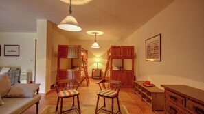 1 chambre, fer et planche à repasser, lit parapluie, Wi-Fi gratuit