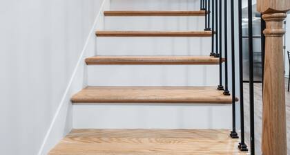 Modern, 2-bedroom apt., 15 minute drive to Lake Michigan, FREE parking spot.