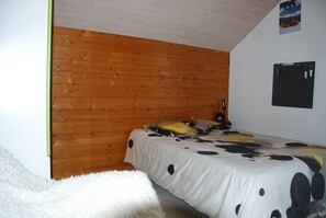 3 bedrooms, iron/ironing board, free WiFi, bed sheets