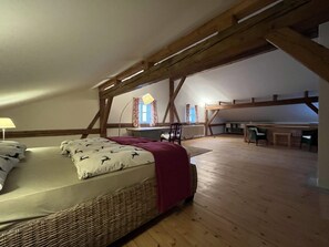 5 bedrooms, desk, iron/ironing board, travel cot - Historisches Bauernhaus von 1604 - Zum Ambtbauer (Fuchstal)