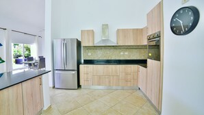 Exclusive Villa | Private kitchen | Full-size fridge, microwave, oven, dishwasher - Villa Cocotal (Punta Cana)