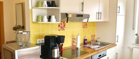 Refrigerador, horno, parrilla de estufa y lavavajillas