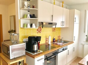 Fridge, oven, stovetop, dishwasher