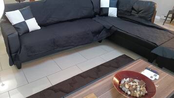 Smart TV, fireplace, video games, ping pong