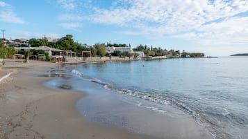 Beach nearby, beach bar