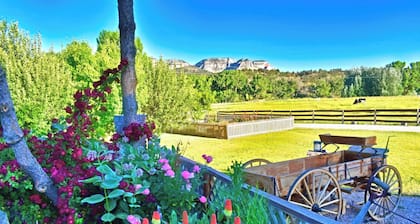 Country Cabin - Pool - Hot Tub -Breakfast -Farm -Quiet Side Zion -Near Bryce NP