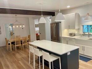 Fridge, microwave, oven, stovetop - Downtown Wolfeboro! Walk to the lake, restaurants and park (Wolfeboro)