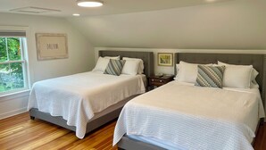 Room - Downtown Wolfeboro! Walk to the lake, restaurants and park (Wolfeboro)