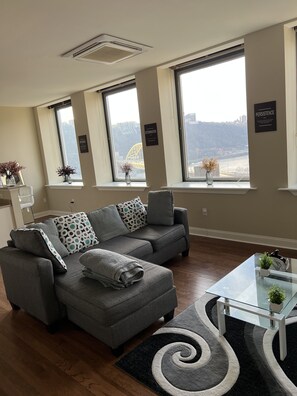 Téléviseur connecté, foyer, jeux vidéo